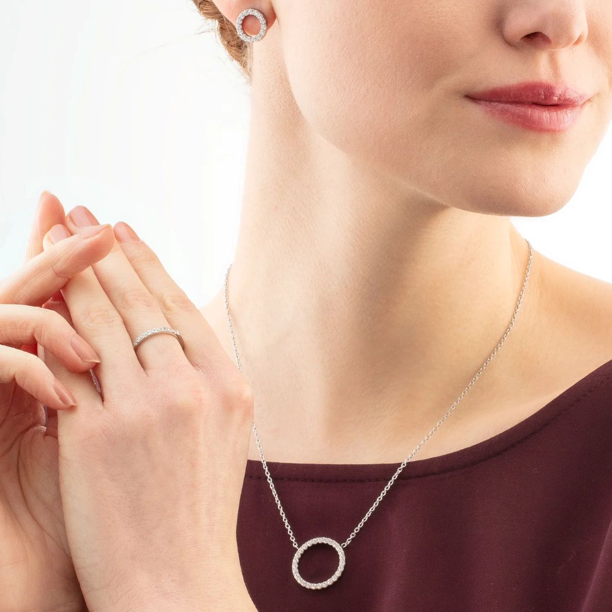 Coeur De Lion Sparkling Circle Necklace - Silver Crystal - 2057101817