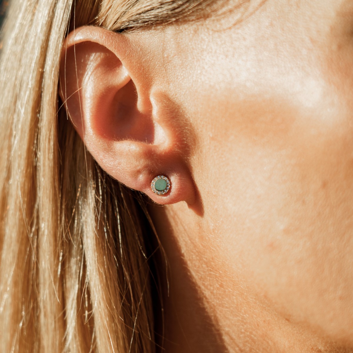 Georgini Chic Noel High Shine Stud Earrings - Gold. Item code: IE1056G