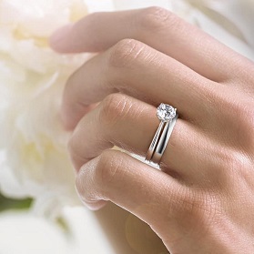 Solitaire rings
